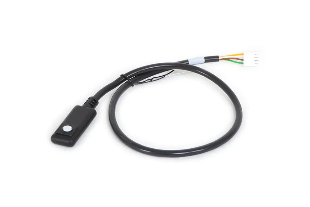 Fränkische Feuchtfühler mit einem Verbindungskabel und einem Kunststoffgehäuse. Der Sensor hat einen Anschluss mit mehreren Kabeln.